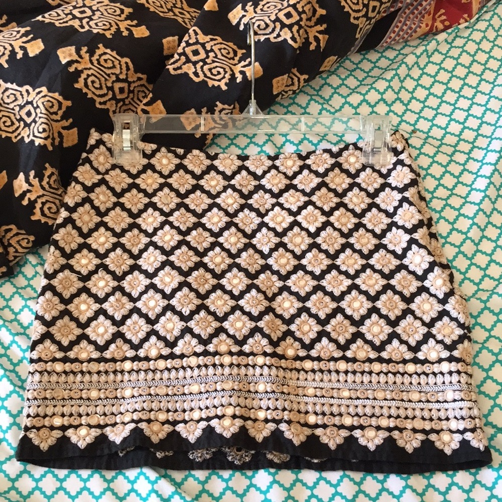 Embroidered mini skirt